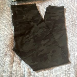 Camo size 8 aligns 25”